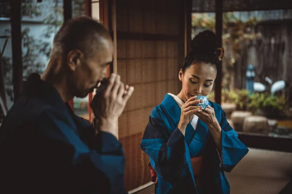 Senior couple lifestyle moments in a traditional japanese house — Stock Photo, Image