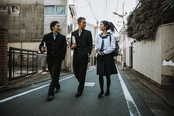 Group of japanese teenagers, lifestyle moments in a school day — Stock Photo, Image