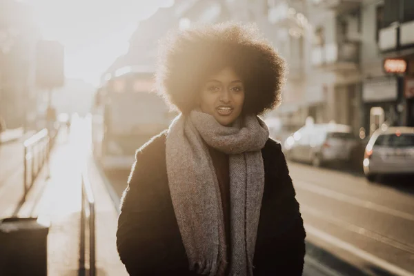 Beautiful girl with afro haircut walking on the street — Stock Photo, Image