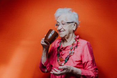 Büyükanne portre stüdyo ayarlayın. Kıdem hakkındaki kavramları