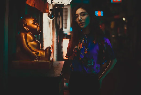 Bonita asiático japonês menina rua retratos — Fotografia de Stock