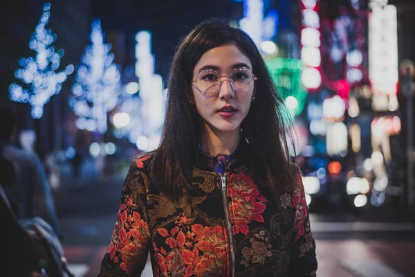 Piękne Azjatki Japonka uliczne portrety — Zdjęcie stockowe