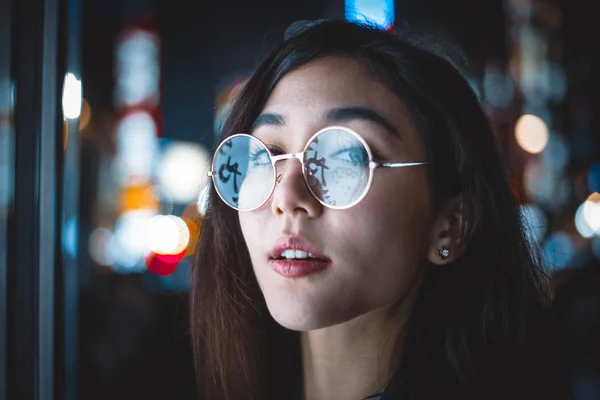 Bonita asiático japonês menina rua retratos — Fotografia de Stock
