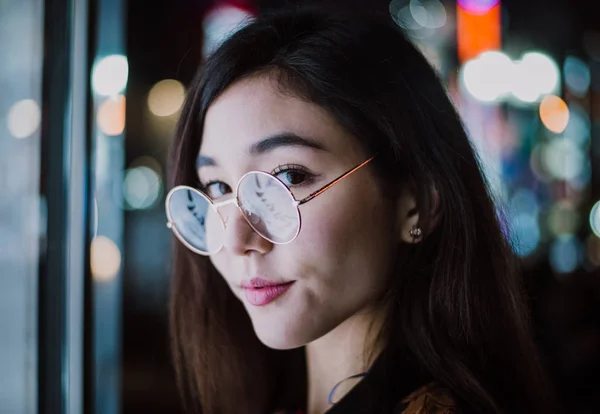 Bonita asiático japonês menina rua retratos — Fotografia de Stock