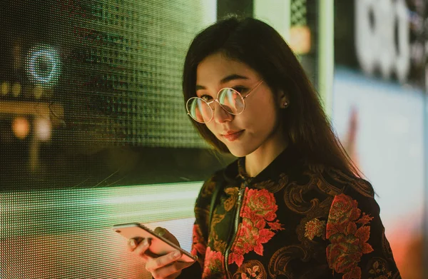 Krásná Asijská Japonská dívka ulice portréty — Stock fotografie
