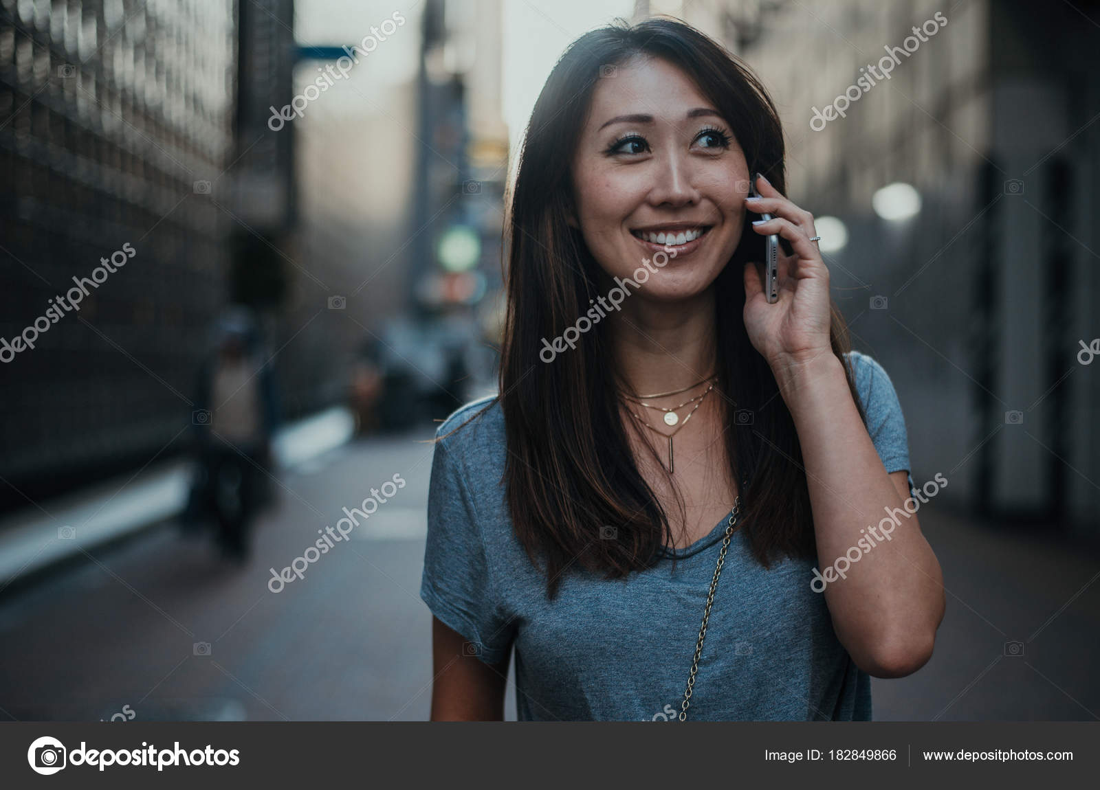 Beautiful japanese woman portrait outdoor — Stock Photo © oneinchpunch