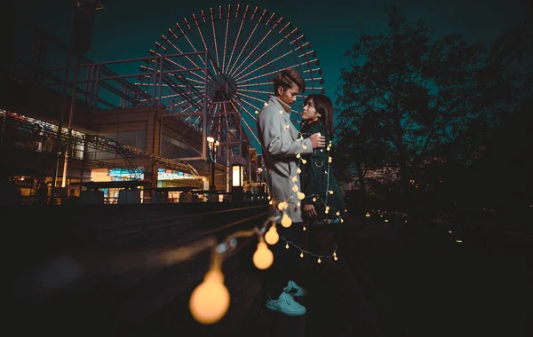 Pareja feliz pasando tiempo juntos en Osaka —  Fotos de Stock