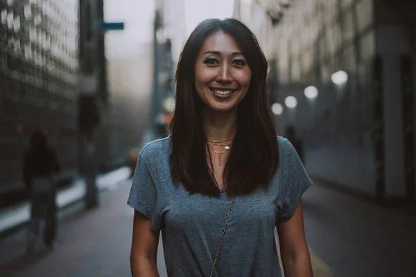 Frumos japonez femeie portret în aer liber — Fotografie, imagine de stoc