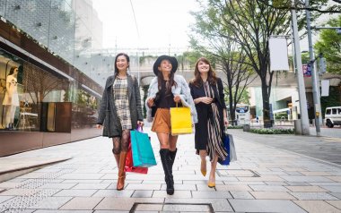 Tokyo'da alışveriş kadın
