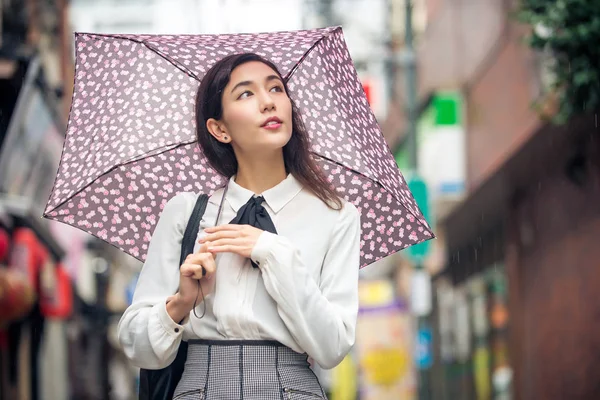 Tineri japonez fata în aer liber — Fotografie, imagine de stoc