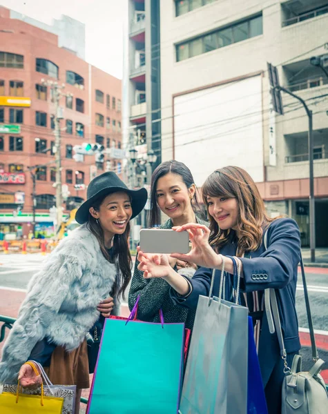 Cumpărături de femei în Tokyo — Fotografie, imagine de stoc