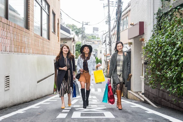 Γυναίκες Ψώνια για: Τόκιο — Φωτογραφία Αρχείου