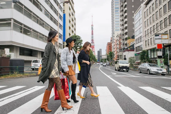 Cumpărături de femei în Tokyo — Fotografie, imagine de stoc