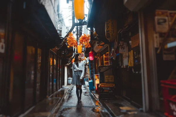 Tineri japonez fata în aer liber — Fotografie, imagine de stoc