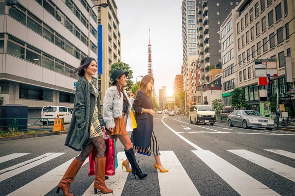 Cumpărături de femei în Tokyo — Fotografie, imagine de stoc