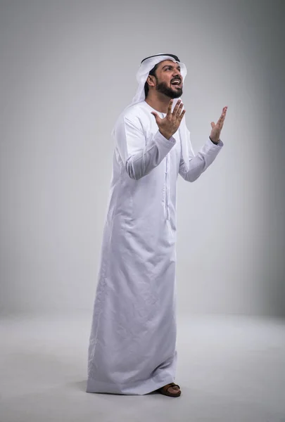 Arabski przystojny mężczyzna portrety studyjne — Zdjęcie stockowe