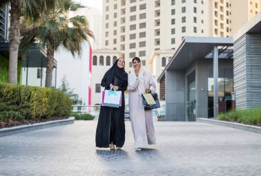 Bağ ve having fun iki Arap kız arkadaşım