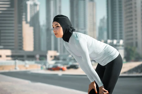 Arabian woman training outdoors — Stock Photo, Image