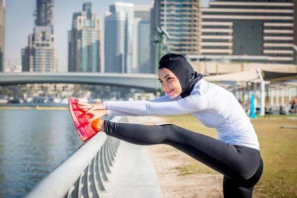 Arabe femme formation en plein air — Photo