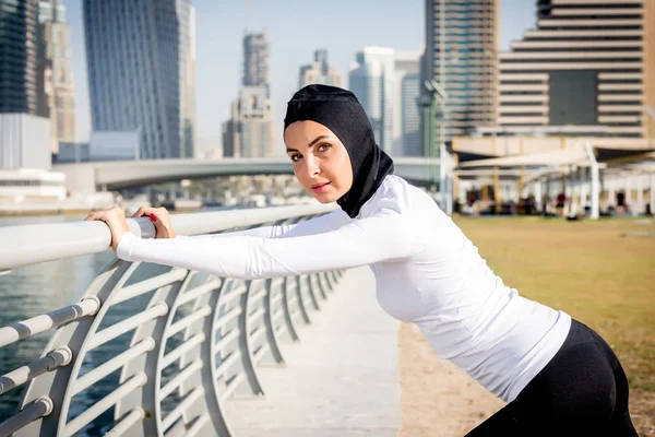 Arabe femme formation en plein air — Photo