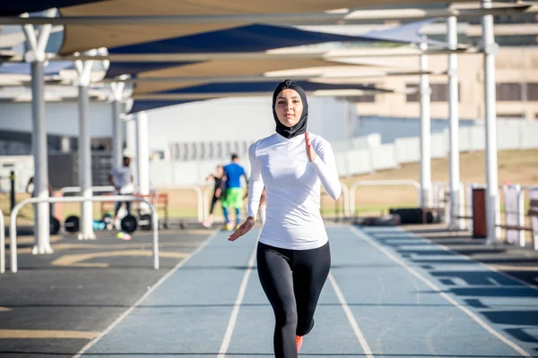 Arabe femme formation en plein air — Photo