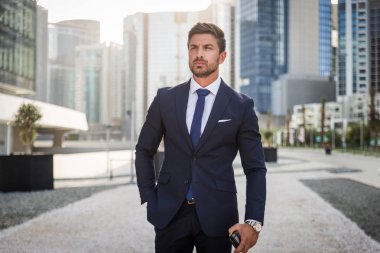 Çok etnik gruptan oluşan iş takım toplantısı