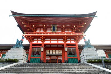 Kırmızı Torii Fushimi Inari Tapınak, Kyoto, Japonya