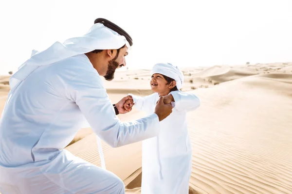 Father and son spending time in the desert — Stock Photo, Image