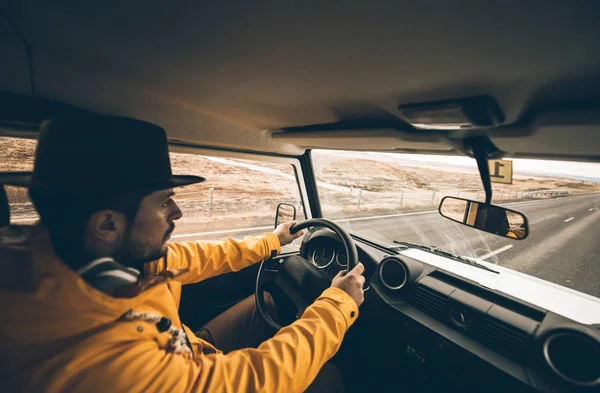 Driving on the icelandic roads, tour in Iceland — Stock Photo, Image