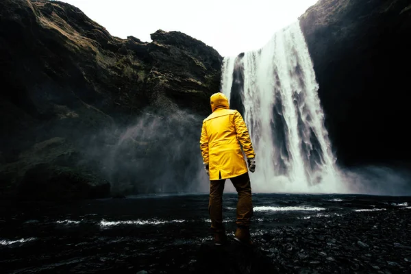 Explorer sur le circuit icelandique, voyageant à travers la discothèque de l'Islande — Photo