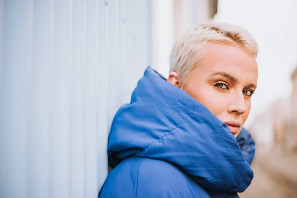 Islandês bela mulher momentos de estilo de vida em Reykjavik — Fotografia de Stock