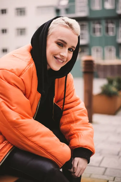 IJslandse mooie vrouw levensstijl momenten in Reykjavik — Stockfoto