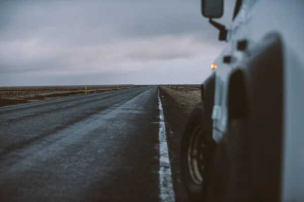 Conduite sur les routes glacées, visite en Islande — Photo