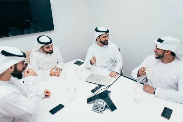 Equipe de negócios árabe no escritório — Fotografia de Stock