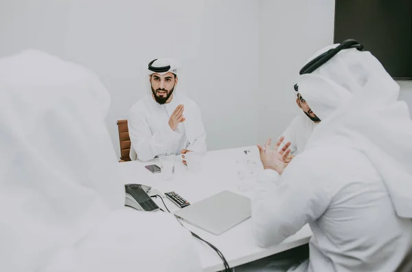 Tim bisnis Arab di kantor — Stok Foto
