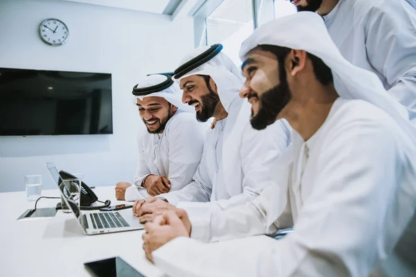 Arabisches Business-Team im Büro — Stockfoto