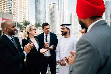 Karışık iş takım gelecekteki iş planları üzerinde anlaşmaları yapma