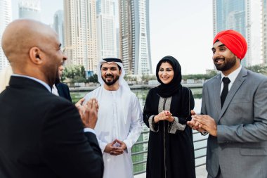 Karışık iş takım gelecekteki iş planları üzerinde anlaşmaları yapma