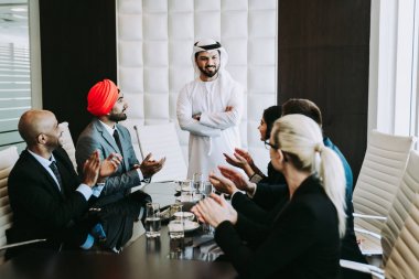 Karışık iş takım gelecekteki iş planları üzerinde anlaşmaları yapma. 