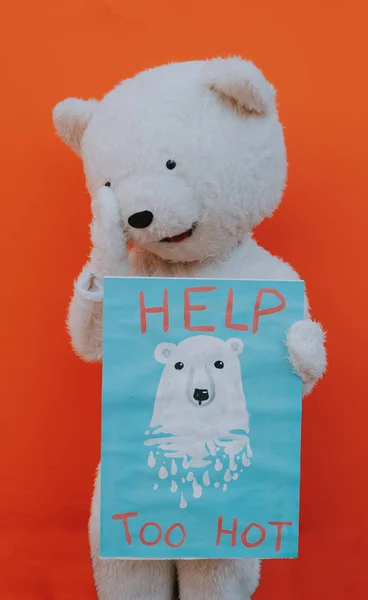 Caractère d'ours polaire avec un message pour l'humanité, à propos du w global — Photo