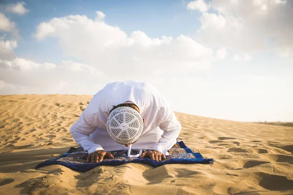 Arabic men in the desert — 스톡 사진