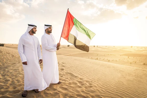 Arabic men in the desert — 图库照片