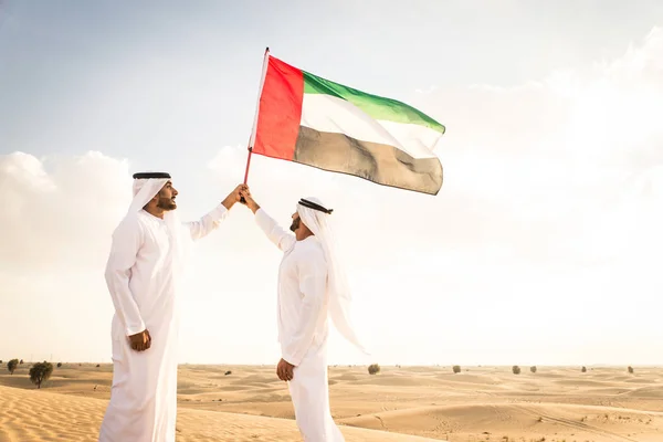 Arabische mannen in de woestijn — Stockfoto