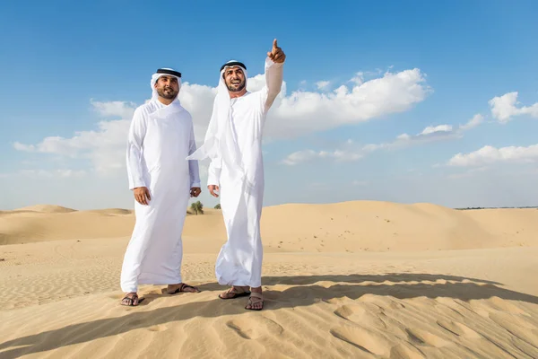 Arabowie na pustyni — Zdjęcie stockowe