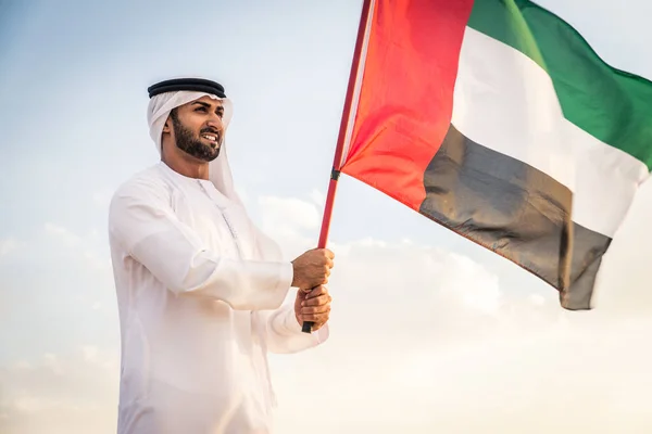 Uomini arabi nel deserto — Foto Stock