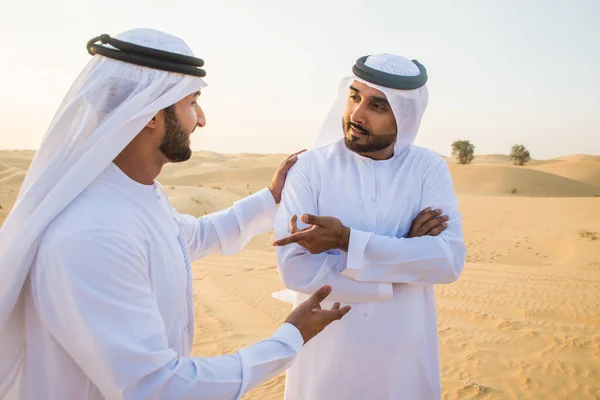 Arabowie na pustyni — Zdjęcie stockowe