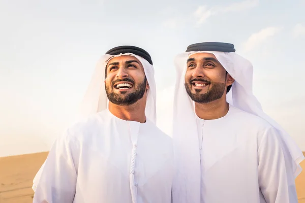 Arabische Männer in der Wüste — Stockfoto