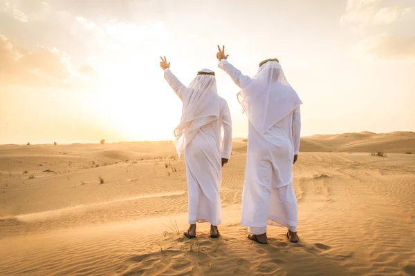 Arabští muži v poušti — Stock fotografie