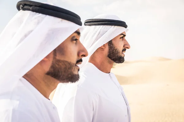 Arabic men in the desert — Stockfoto