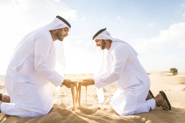 Arabic men in the desert — Stockfoto